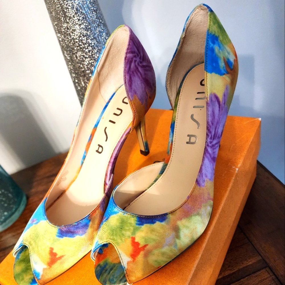 Peep toe heels